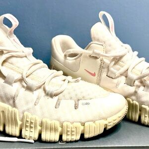 Nike Free Metcon 5 Women’s Size 9 Training Shoes DV3950-100 CrossFit Gym